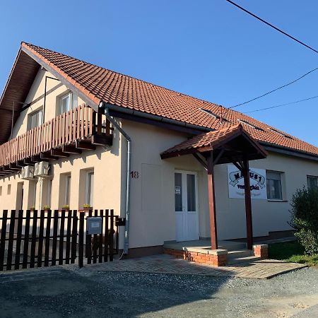 Május 1 Vendégház Se Esterno foto
