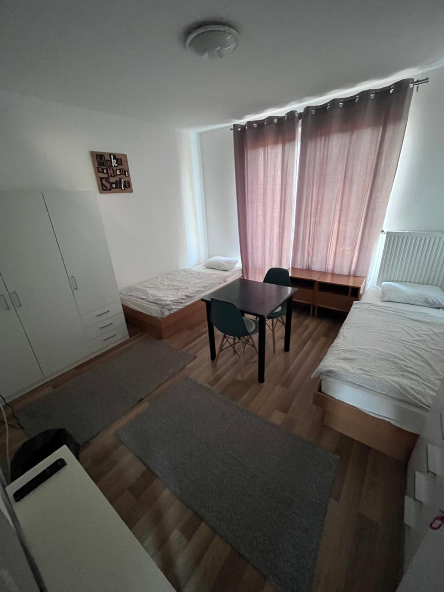 Május 1 Vendégház Se Esterno foto