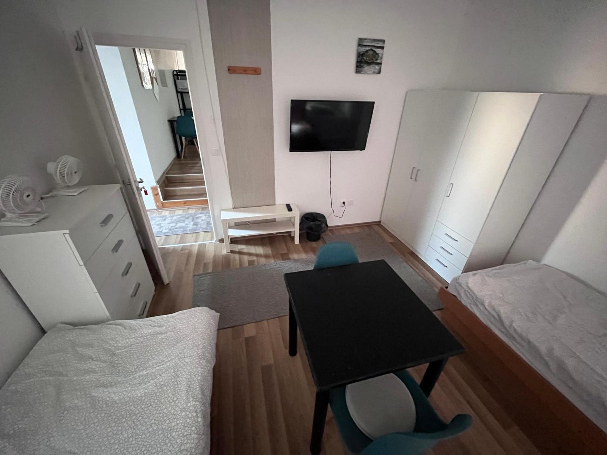 Május 1 Vendégház Se Esterno foto